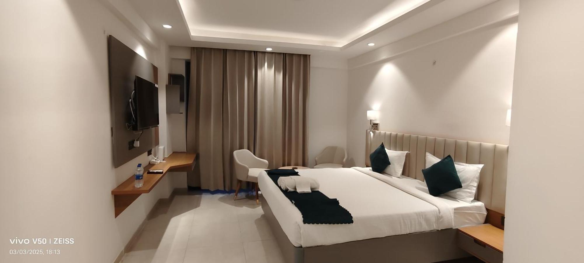 Hotel Maple Tree - Near Ekana Cricket Stadium - Лакхнау Экстерьер фото