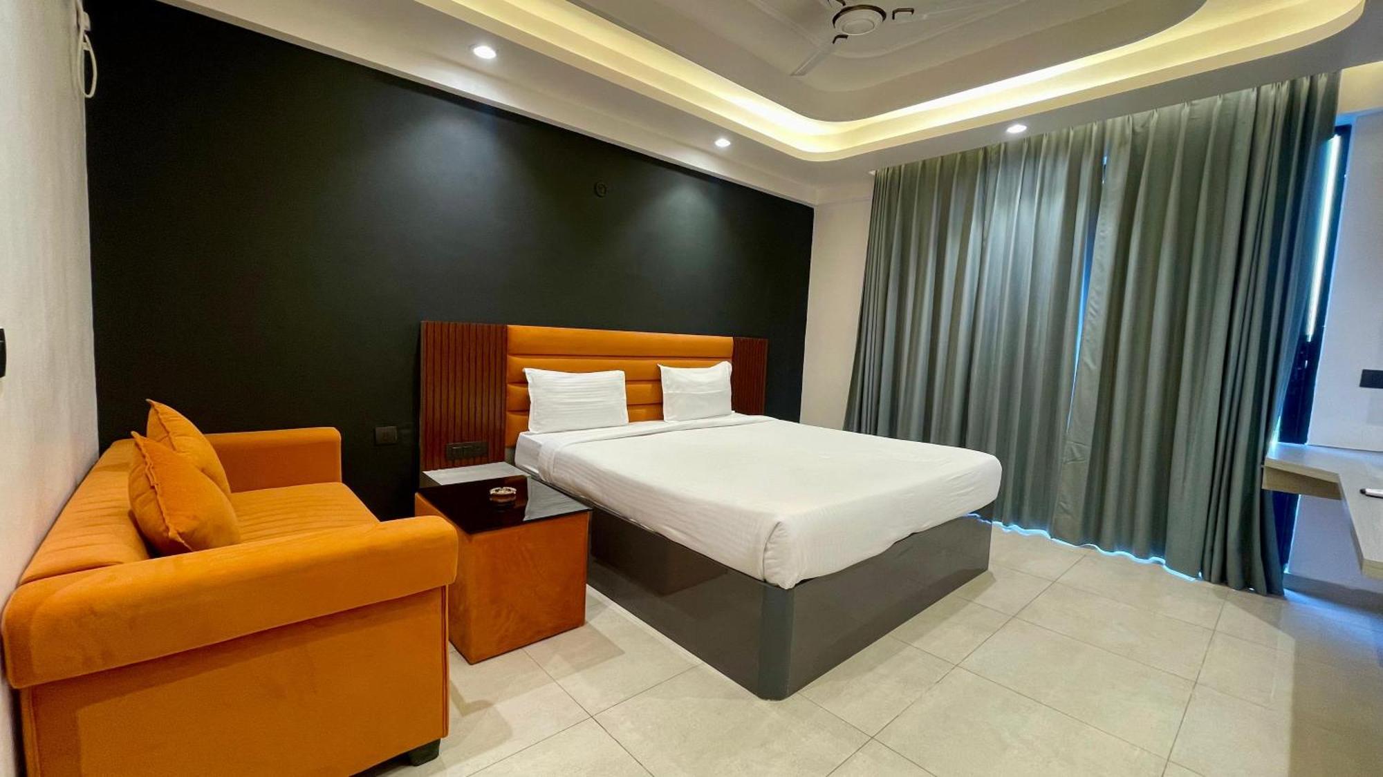 Hotel Maple Tree - Near Ekana Cricket Stadium - Лакхнау Экстерьер фото