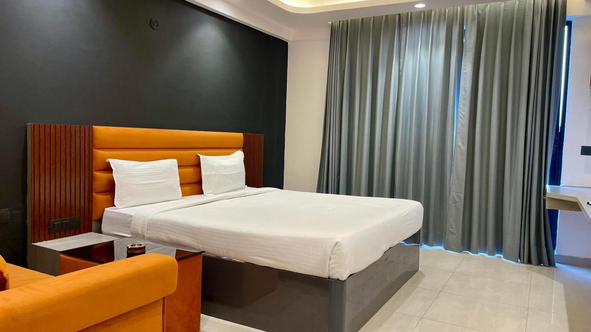 Hotel Maple Tree - Near Ekana Cricket Stadium - Лакхнау Экстерьер фото