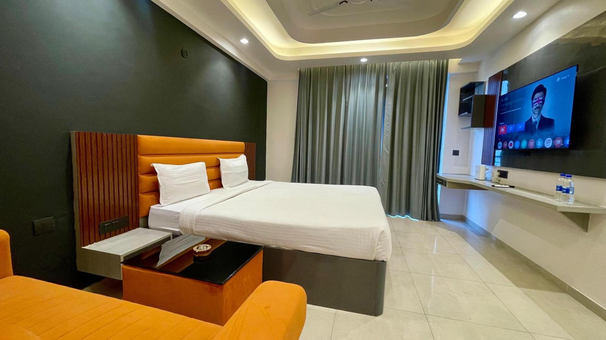 Hotel Maple Tree - Near Ekana Cricket Stadium - Лакхнау Экстерьер фото